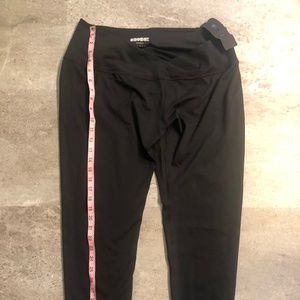 Brand new black ododos sports  Capri leggings 2xl